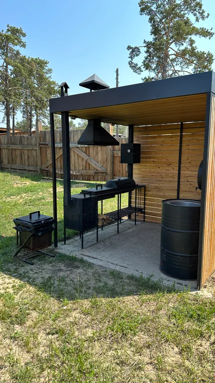 Благоустроенный дом на индивидуальной территории с видом на Байкал