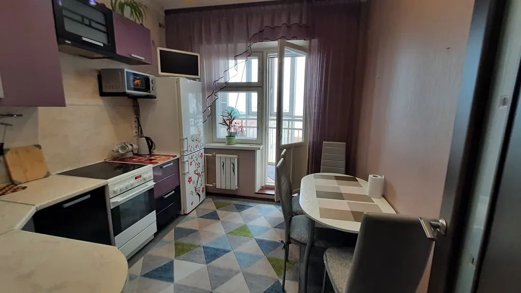 Нововартовская 4