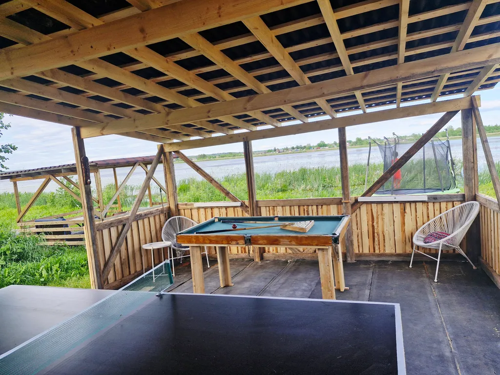 Домик для отдыха на берегу озера