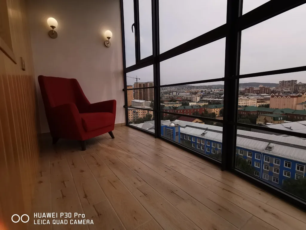 С видом на Площадь