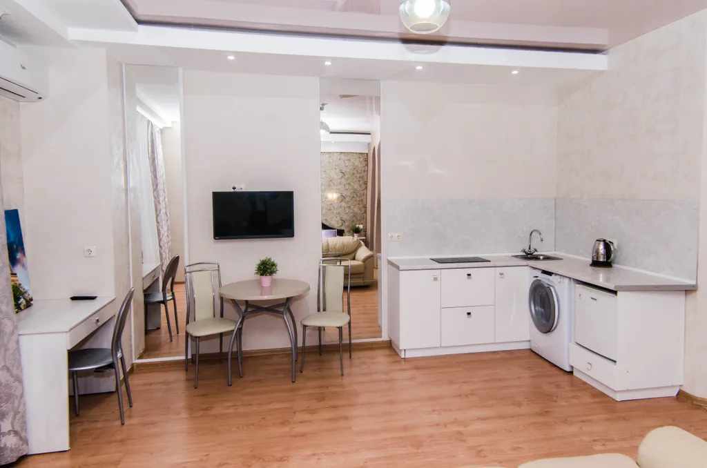 Уютная студия с джакузи в центре