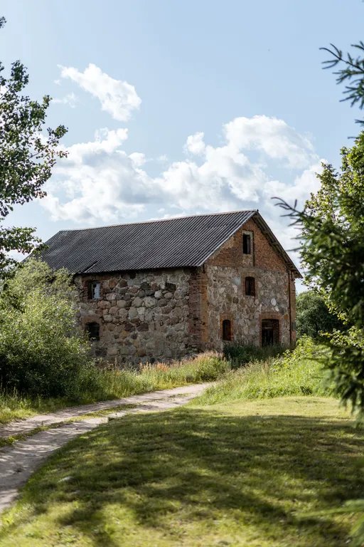 Хутор в лесу Розовый шмель