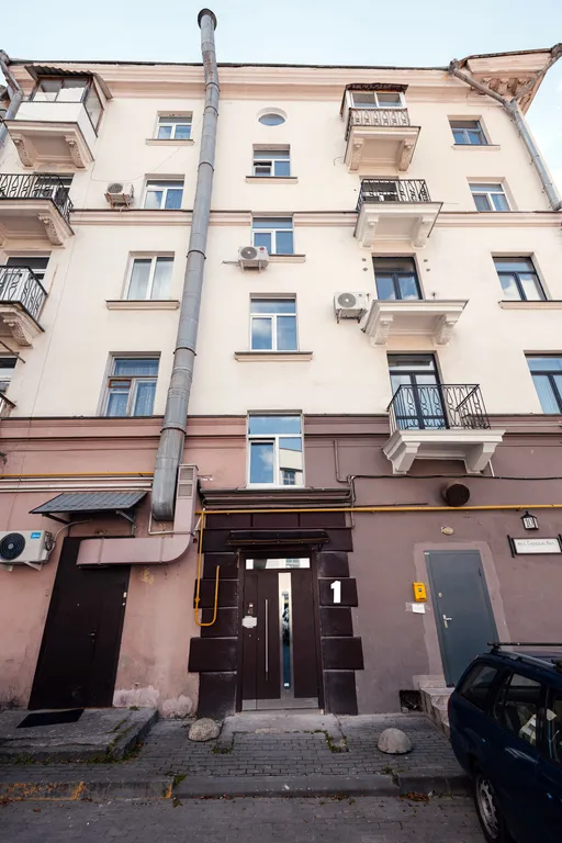 Квартира Трёхкомнатные апартаменты в центре города с балконом и кондиционером — Минск