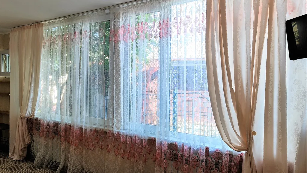 Коттедж Коттедж-студия с двориком в 5-6 минутах к пляжу и набережной — Ялта