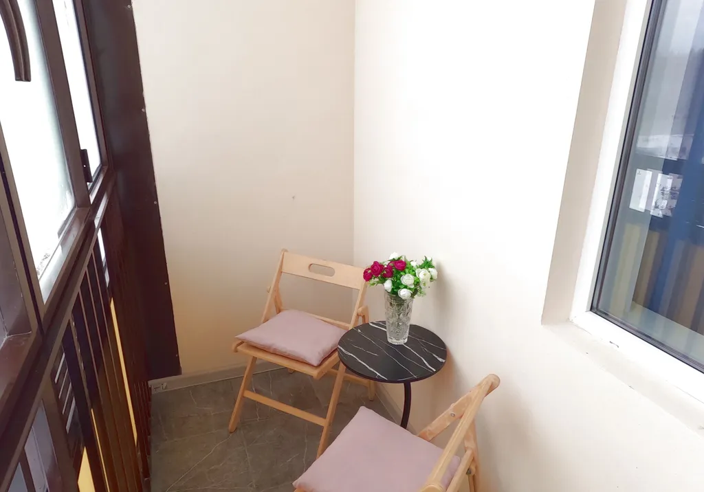 Уютная студия в новом доме с видовым балконом