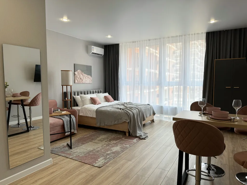 Пинк - просторная студия в ЖК Самолет