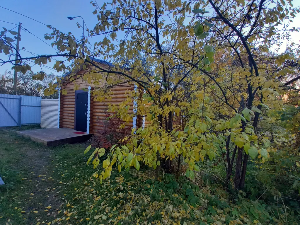 Домик из сосны в городе  С.