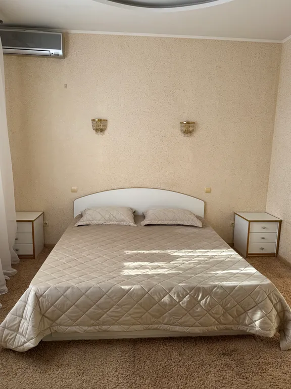 Дом с большим бассейном