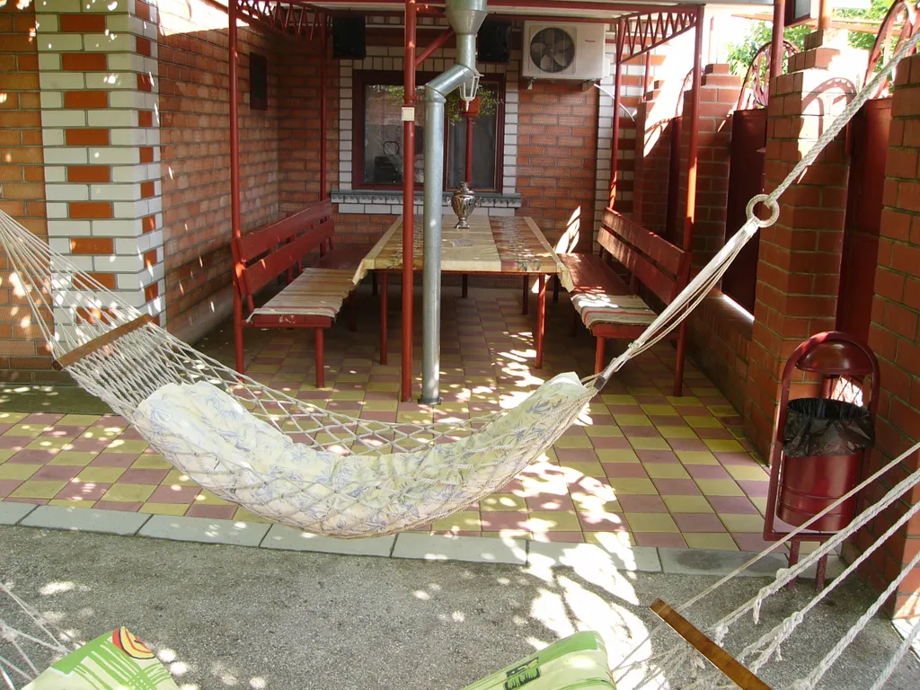 Номер со своей территорией для отдыха под навесом