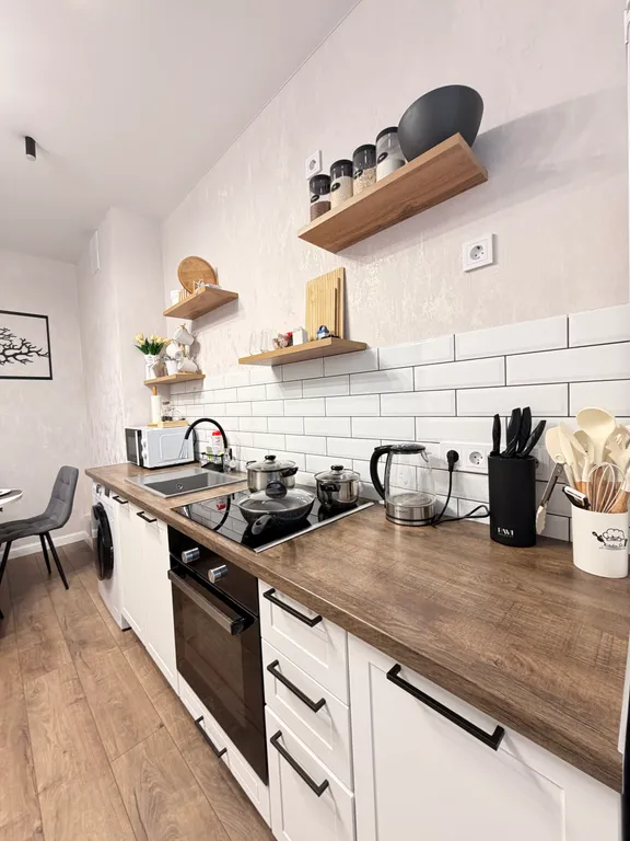 Новая однокомнатная современная квартира с видимо на город и реку