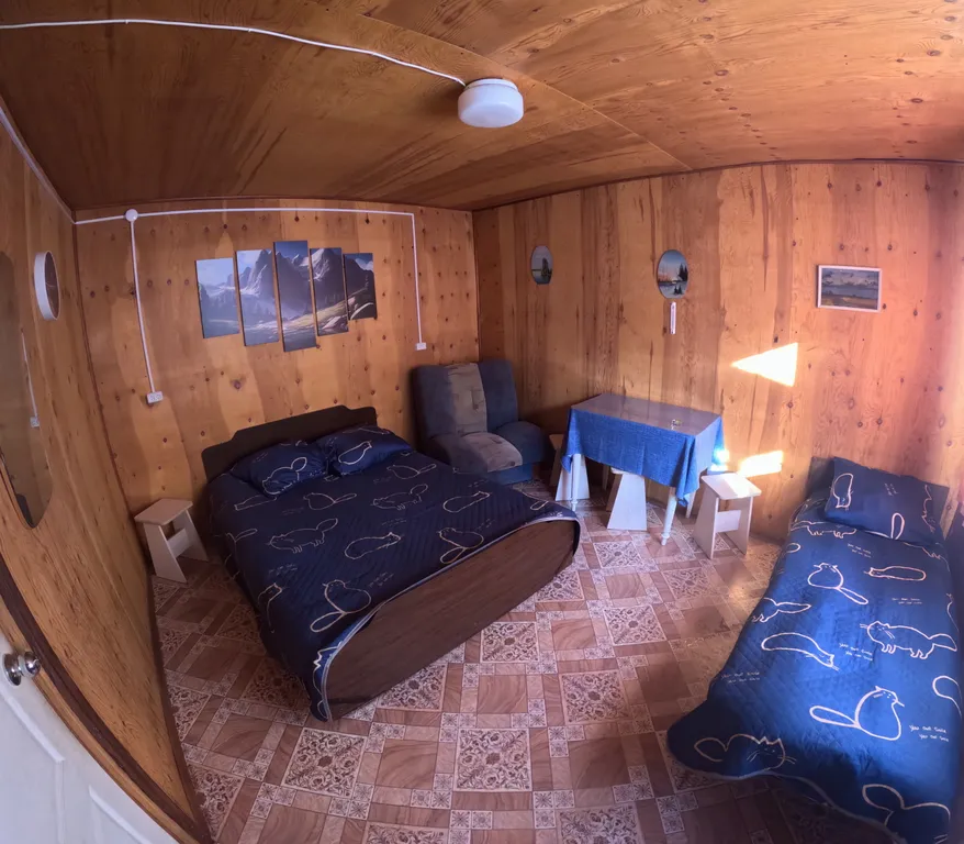 Комната на берегу Байкала