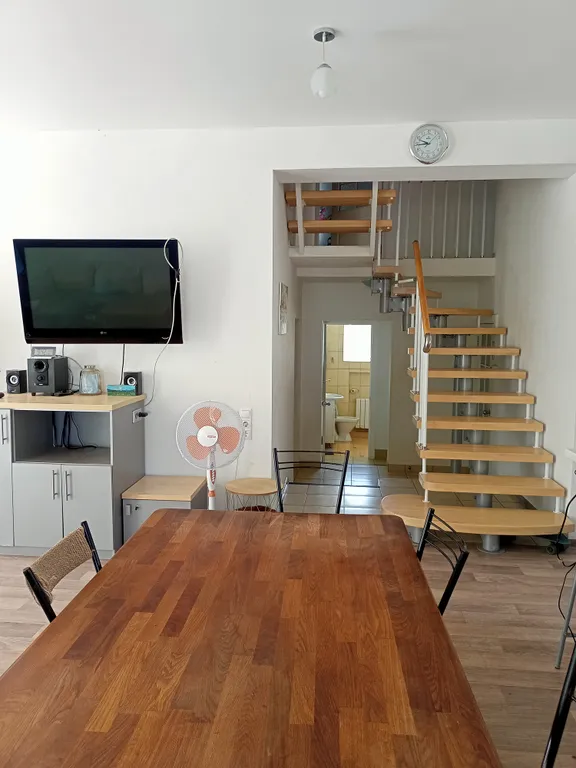 Уютный дом у леса