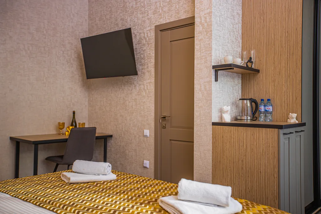 Полулюкс с панорамным застеклением и балконом для 2 гостей