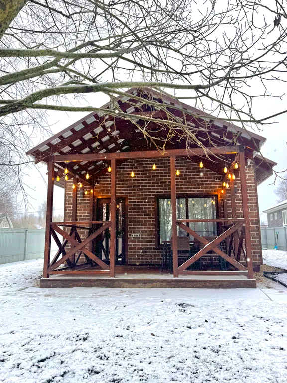 Дом рядом с озером