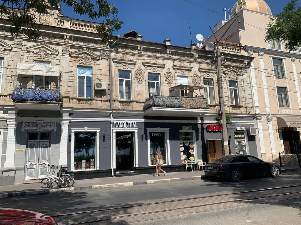 Апартаменты в трёх уровнях у моря