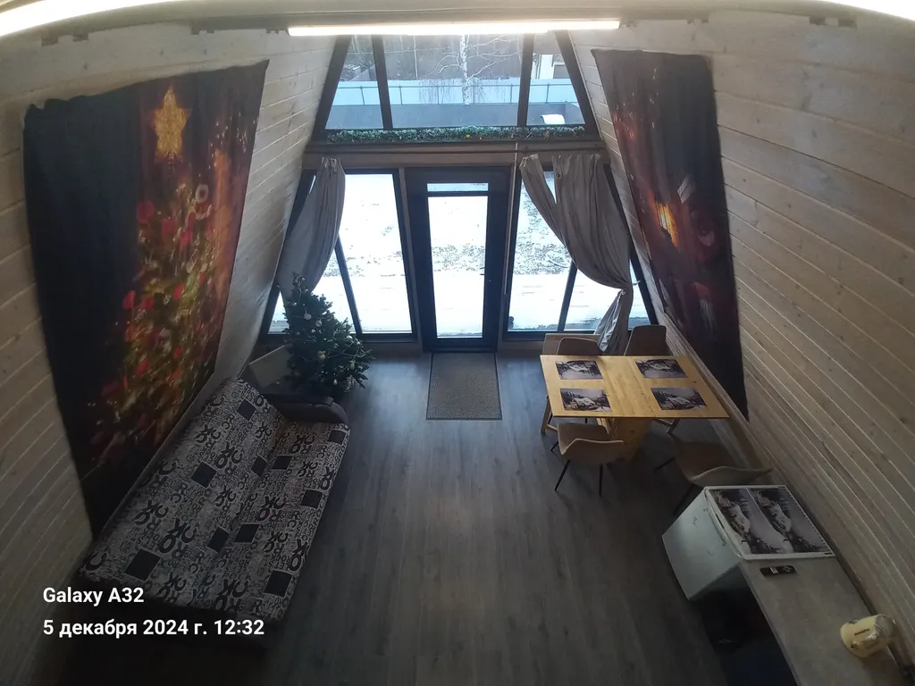 Дом А-фрейм с видом на лес