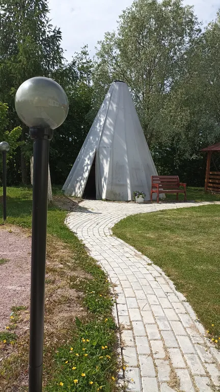 Дом на берегу реки