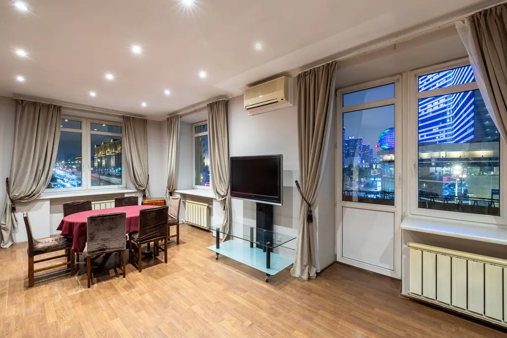 Квартира 3-комнатная квартира с видом на ночную Москву — Москва