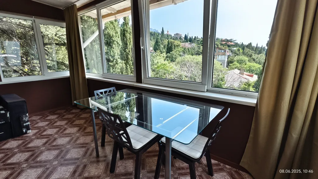 3-комнатная Квартира — аренда посуточно в Симеиз