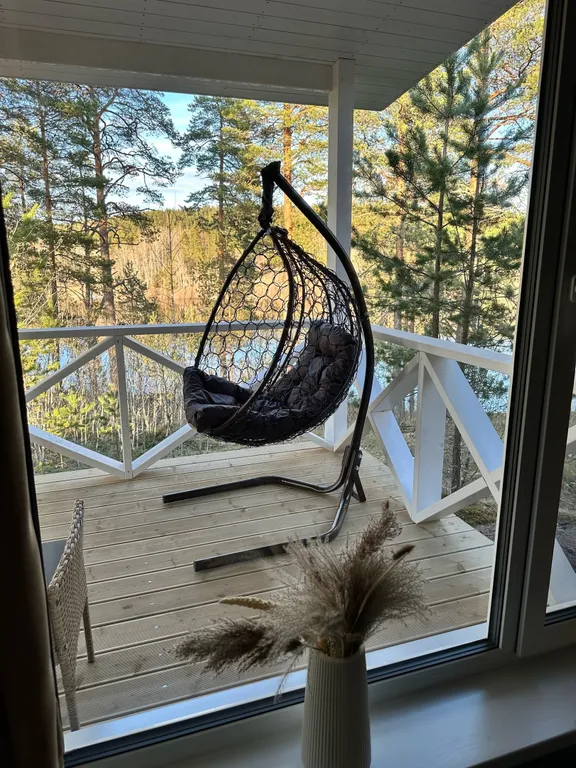 Коттедж с террасой и пирсом