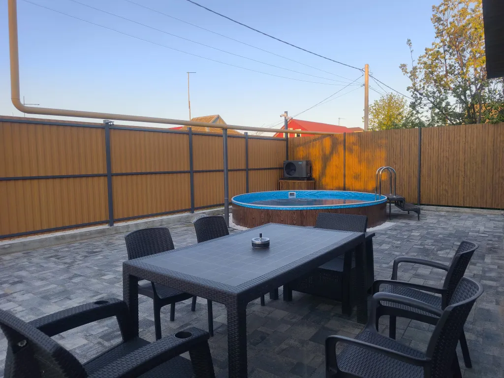 Коттедж без соседей со своим подогреваемым бассейном