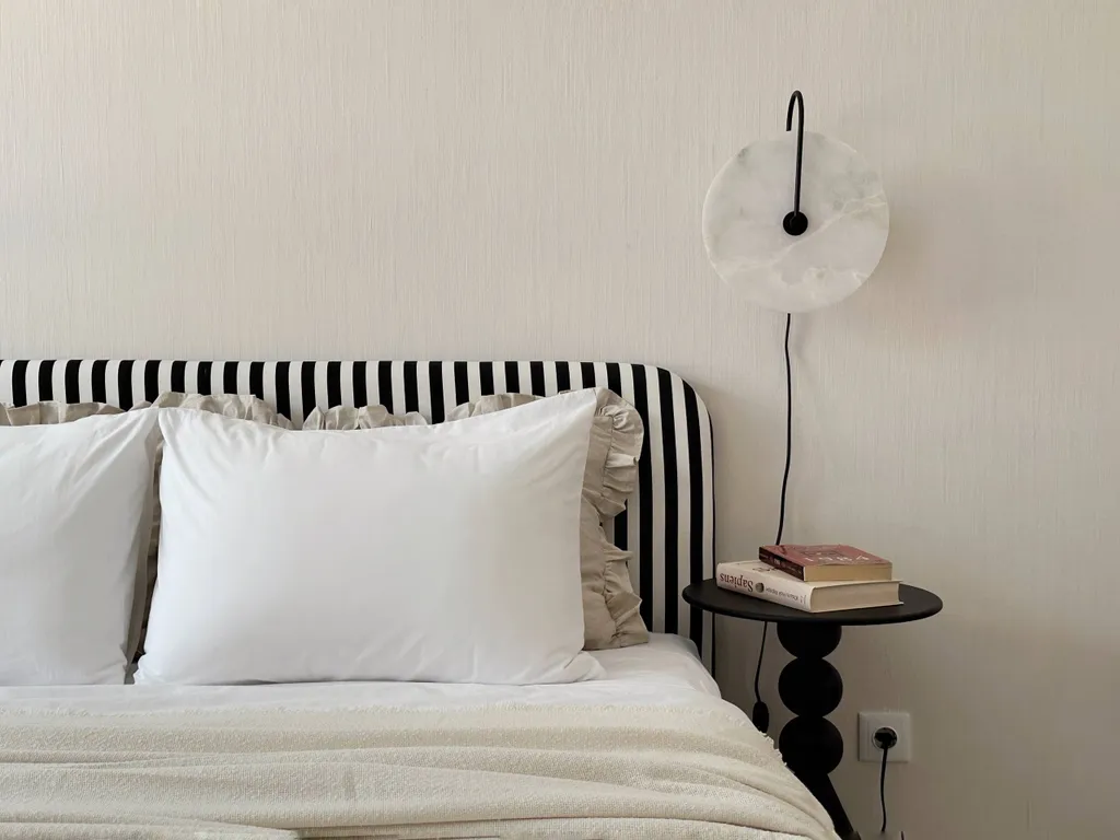 Стильная квартира в доме у озера