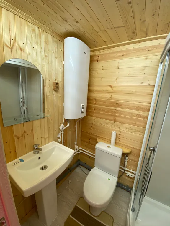 Домик у озера