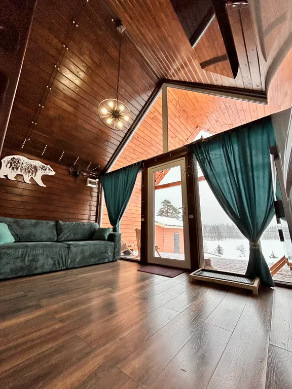 Уютный дом на берегу озера