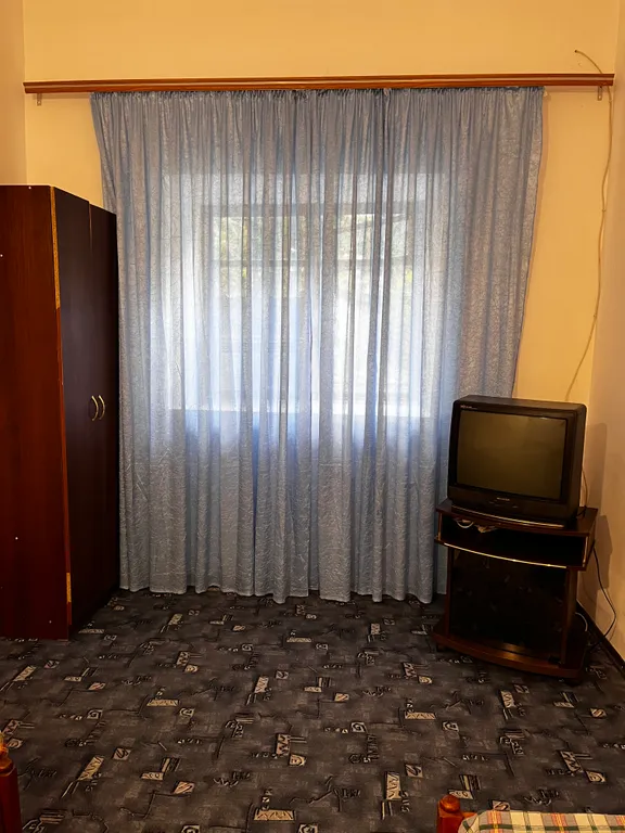 Домик у подножья Генуэзской крепости