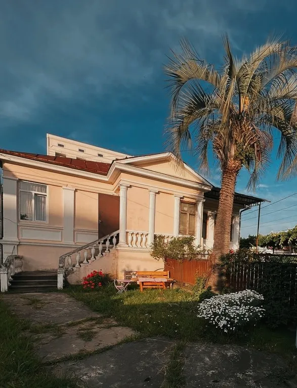 Коттедж Дом в центре сухума у моря — аренда посуточно в Сухум