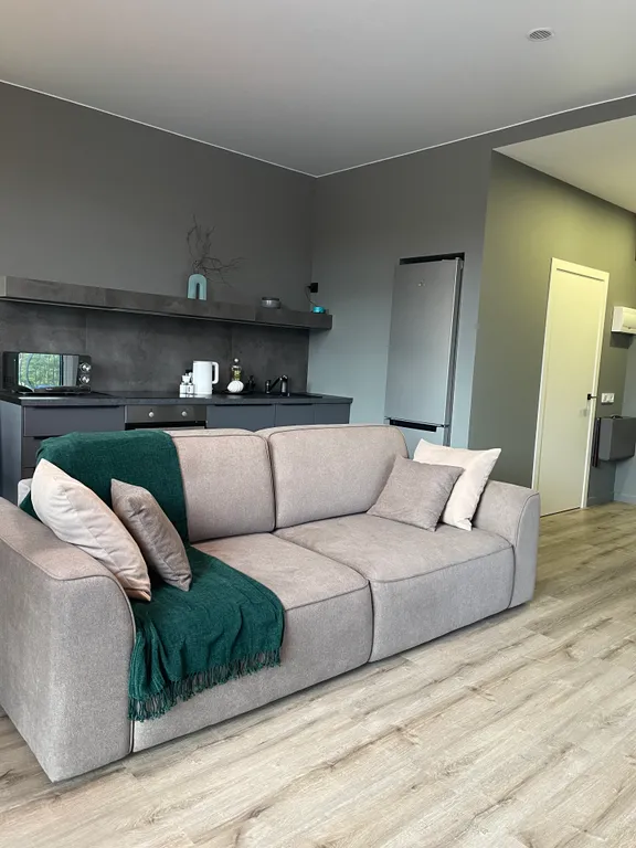 На Охте, с видом на лес и реку, рядом с Охта Парком