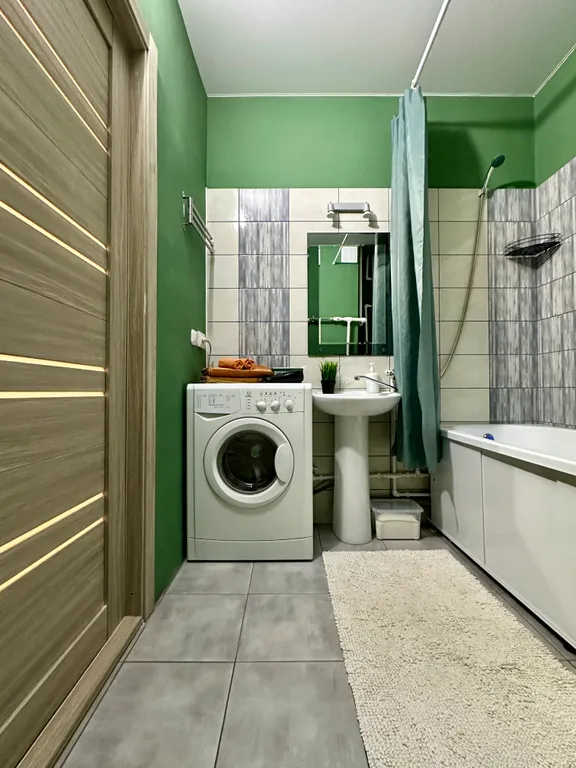 1-ая квартира в Нефтяниках с видом на Иртыш