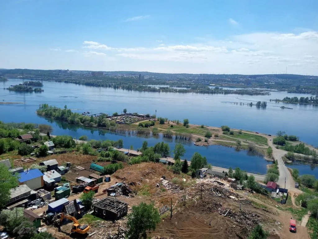 Квартира с видом на Ангару и город