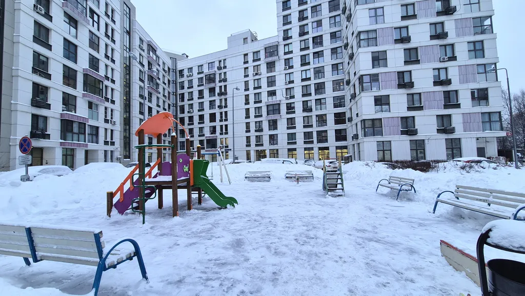 Хорошая квартира с балконом у парка и метро физтех