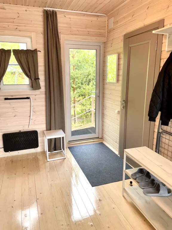 Дом-шалаш для семейной пары