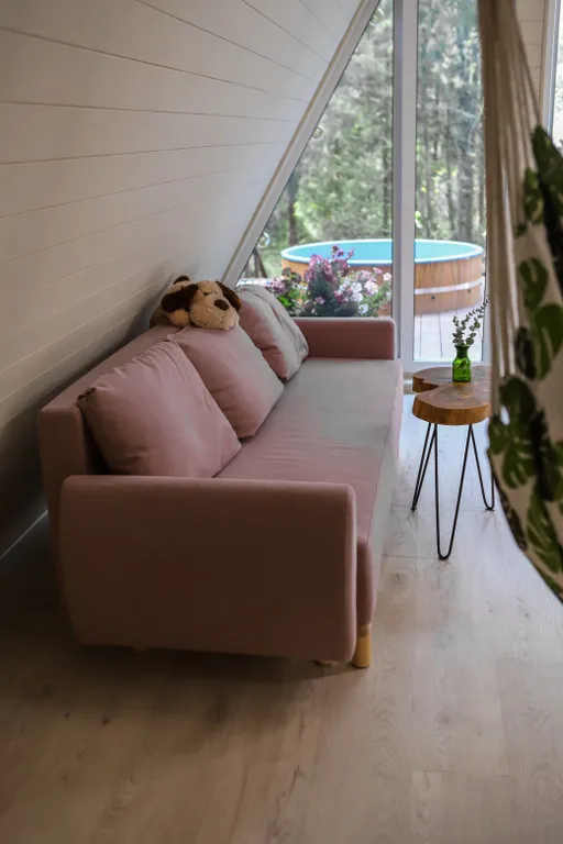 Нескучный треугольный дом Mökki с купелью