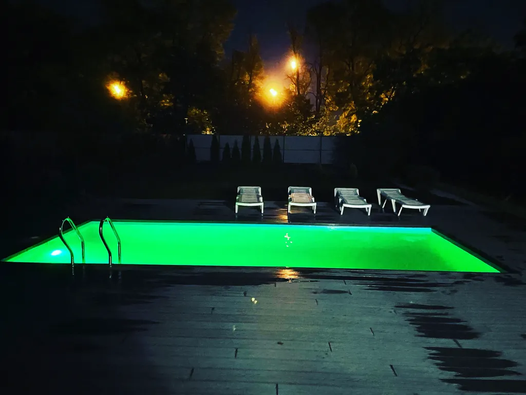 Дом с баней и бассейном