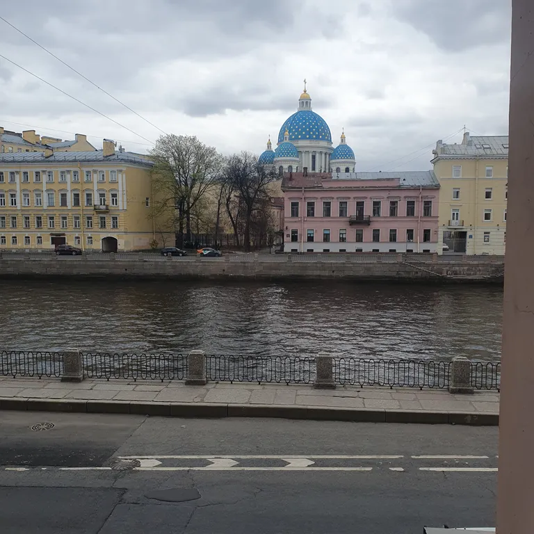 Квартира Солнечная квартира с видом на Троицкий собор в историческом центре — Санкт-Петербург