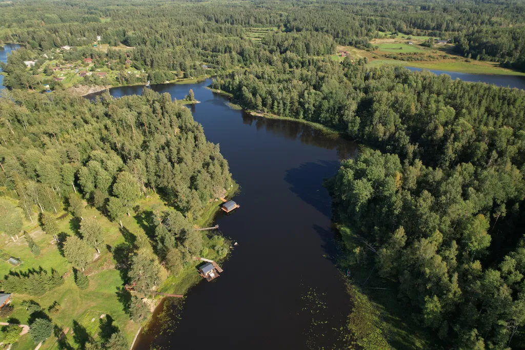 Дом на воде, хаусбот в Карелии