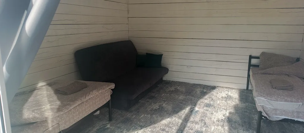 Уютный домик с видом на горную долину