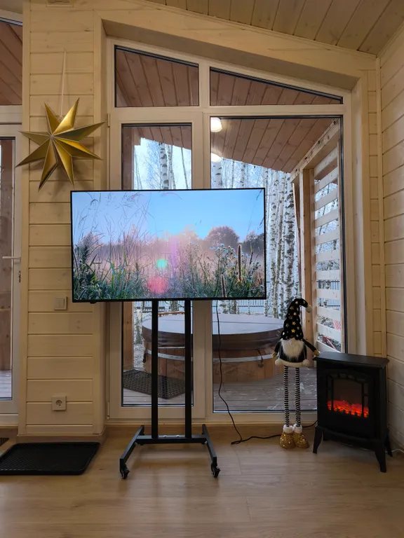 Дом шале с горячей купелью на террасе