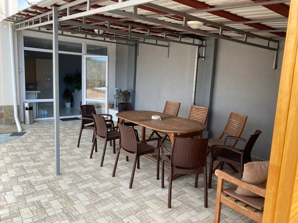 Дом с бассейном для большой компании