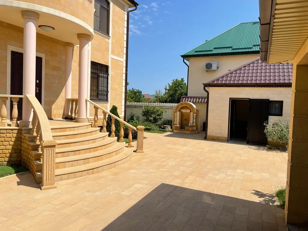 Коттедж с бассейном у Каспия