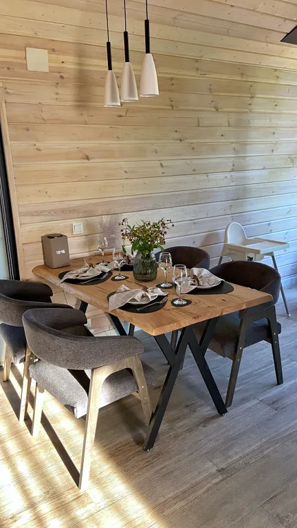 Gray дом в стиле барнхаус с видом на лес