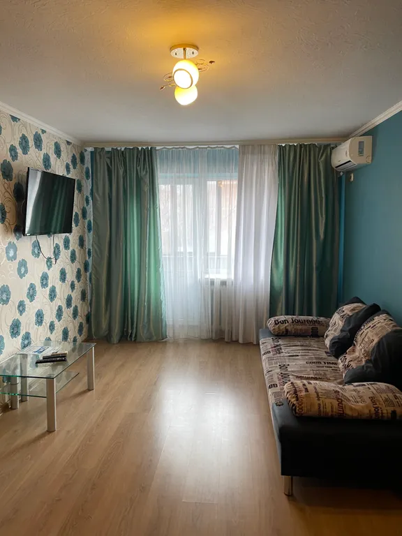 Двухкомнатная квартира в центре города — аренда посуточно в Каменск-Шахтинский