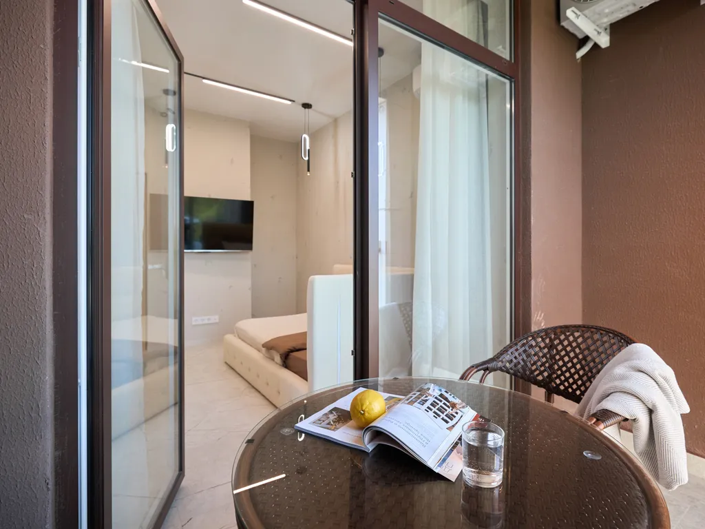 Современная, новая квартира с видом на горы