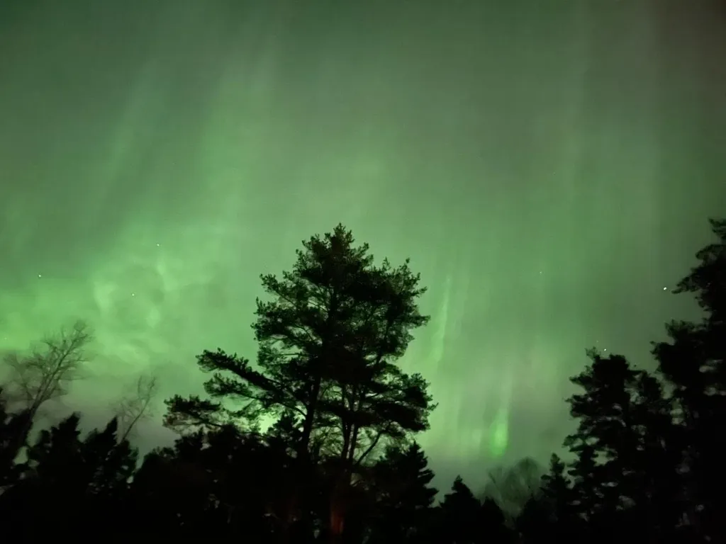 Коттедж Уютный дом с камином и сауной у озера — Ларионово