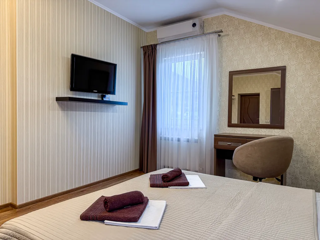 Просторный дом с видом на море и горы