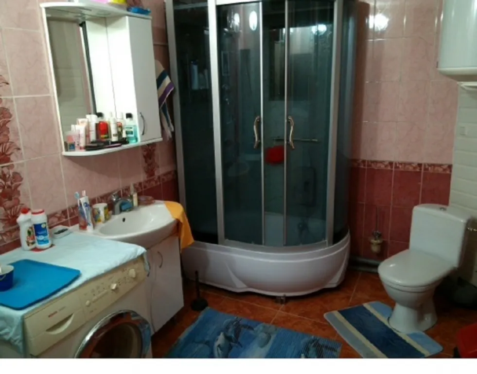 Большой дом-дача с двором, бассейном, беседкой, мангалом