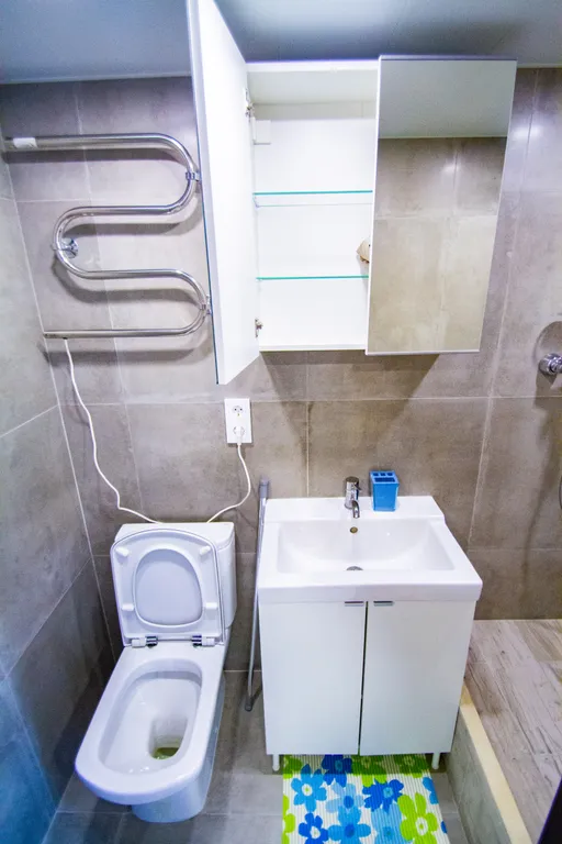 Двухъярусная студия с дизайнерским ремонтом